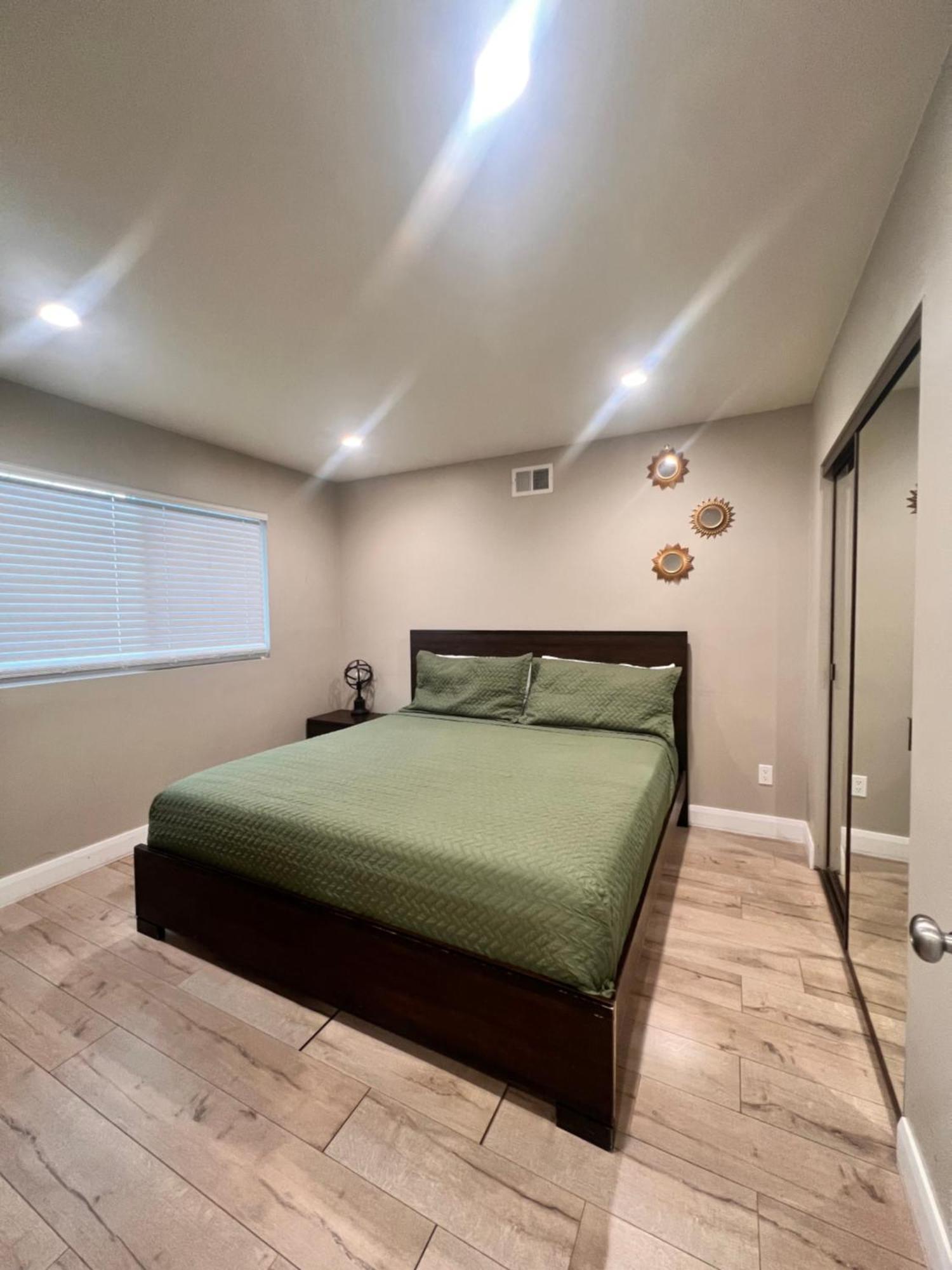 11640 Gothic Avenue Villa Los Angeles Bagian luar foto